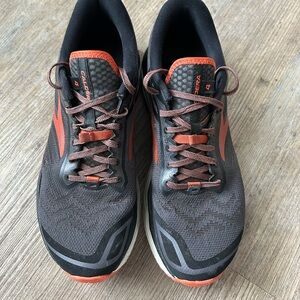 Brooks Caldera Size 11 Mens